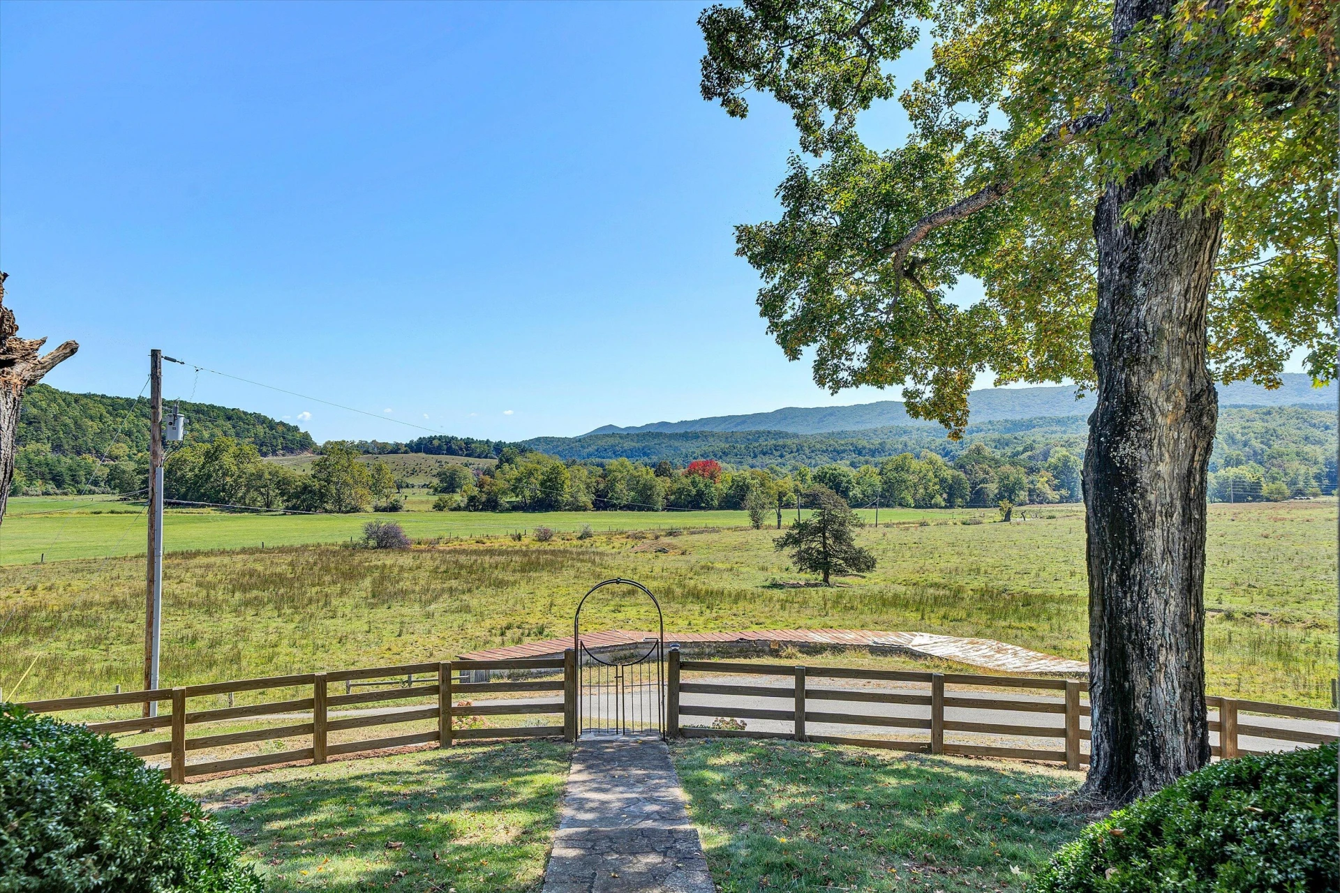 17559 Johns Creek RD - Photo 11