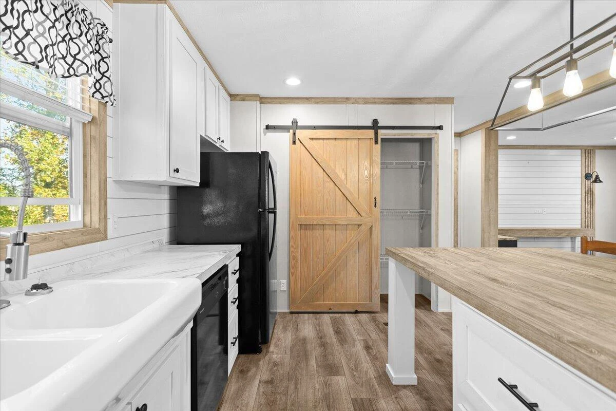 970 Ridgeway DR - Photo 13