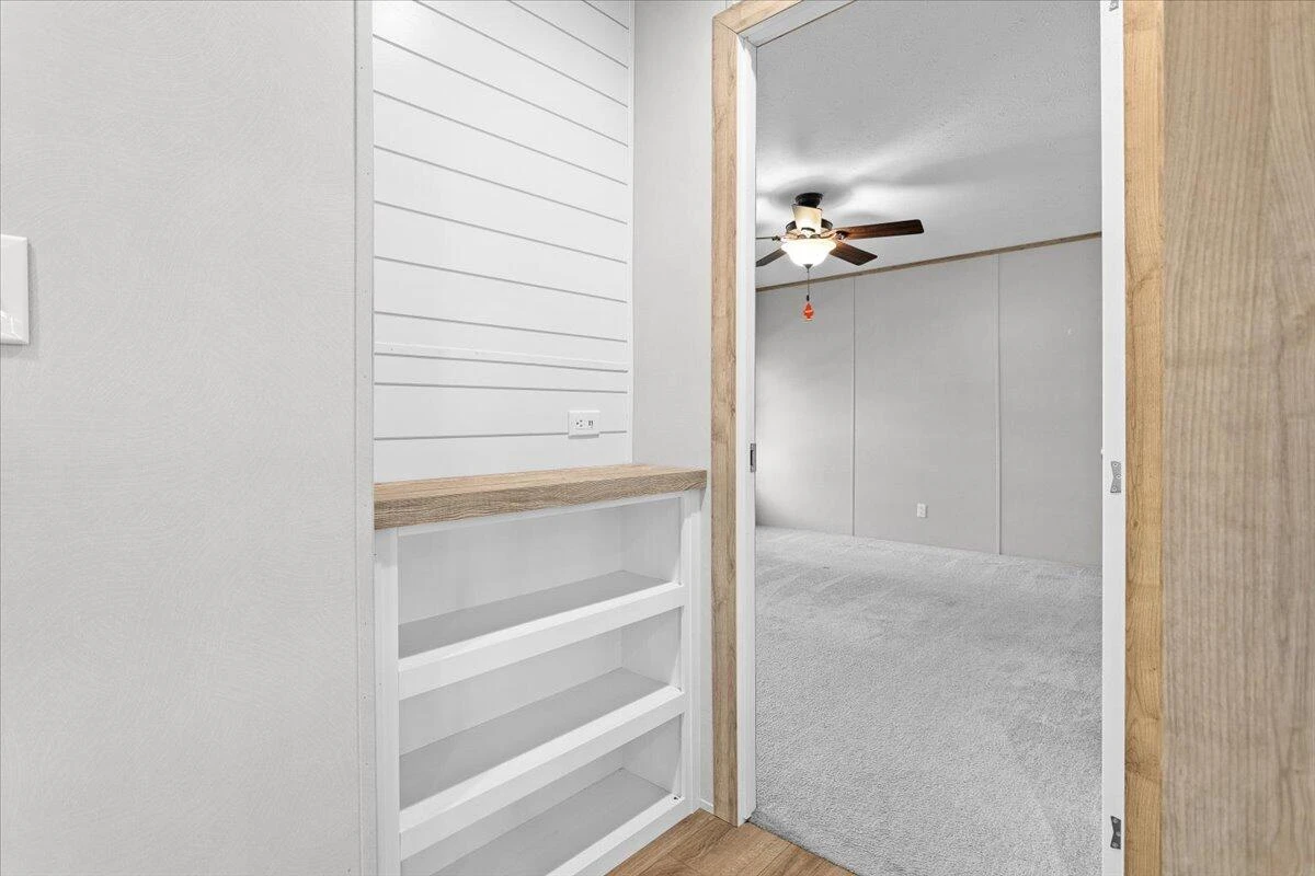 970 Ridgeway DR - Photo 15