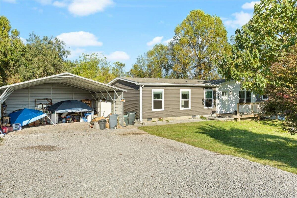 970 Ridgeway DR - Photo 2
