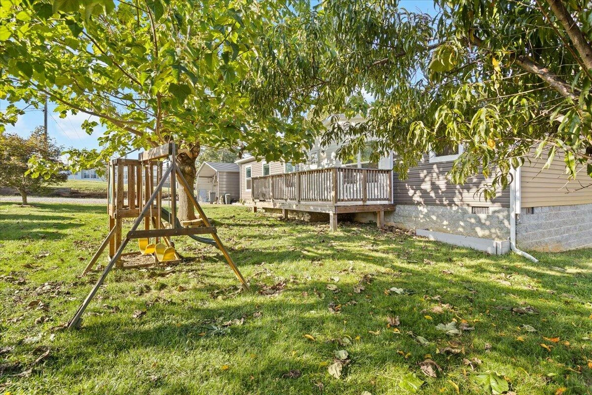 970 Ridgeway DR - Photo 3