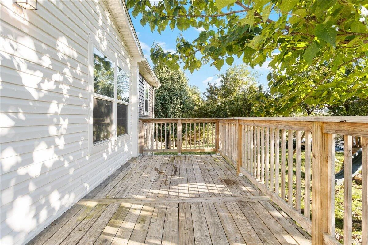 970 Ridgeway DR - Photo 4