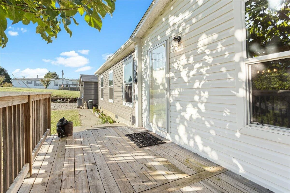 970 Ridgeway DR - Photo 5