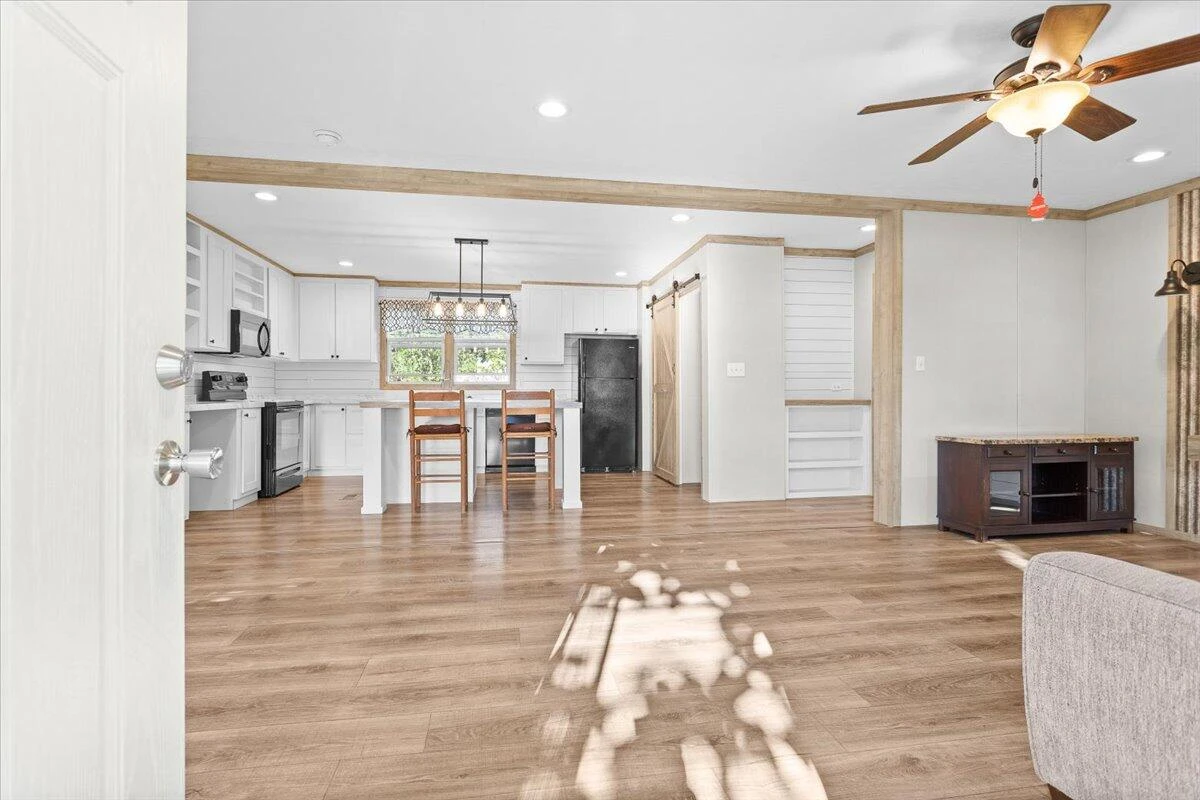 970 Ridgeway DR - Photo 6