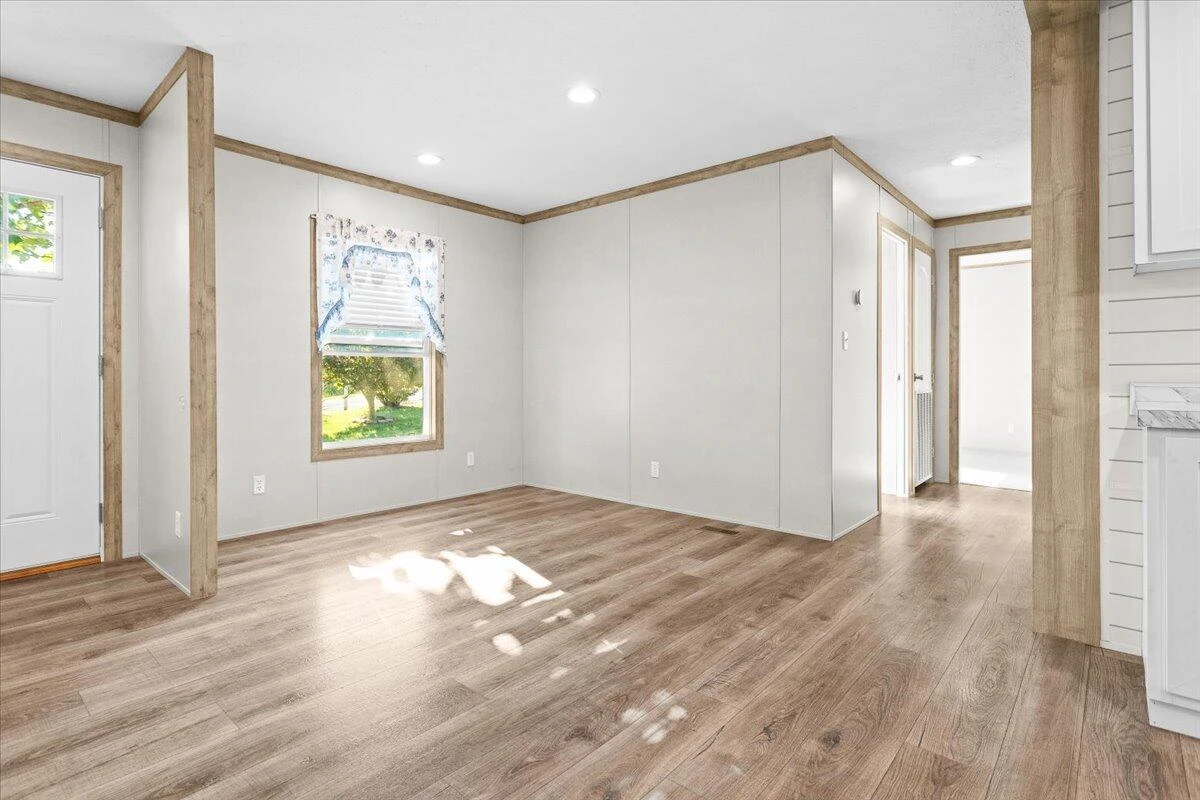 970 Ridgeway DR - Photo 9