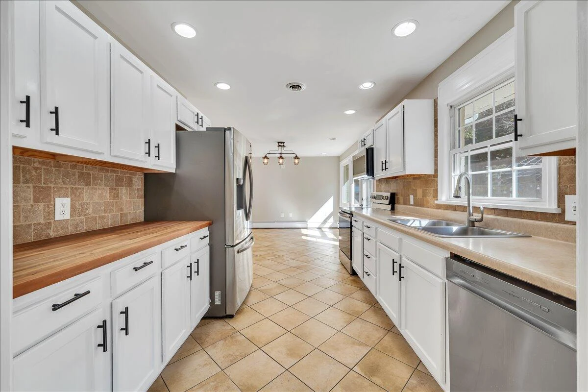 3328 Fleetwood AVE - Photo 16