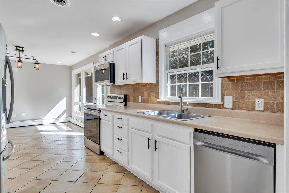 3328 Fleetwood AVE - Photo 17