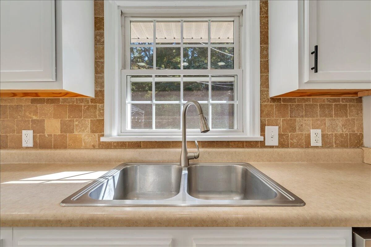 3328 Fleetwood AVE - Photo 19