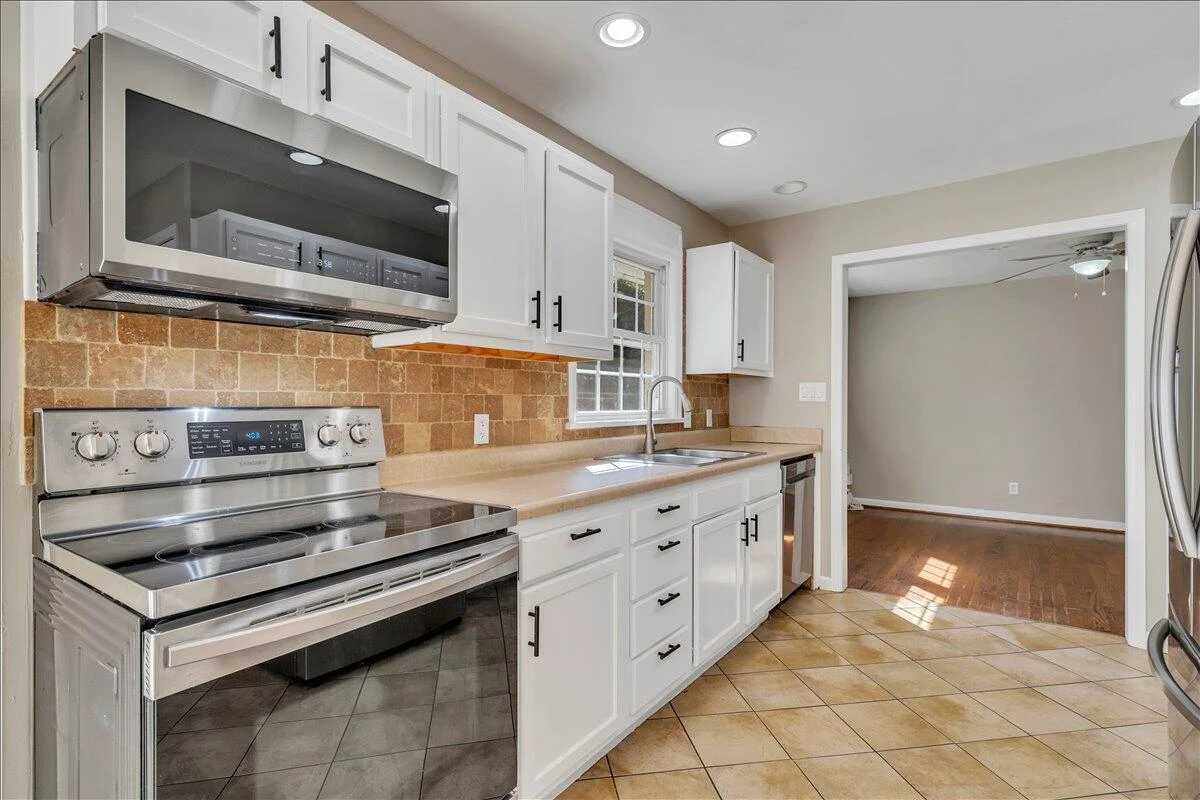 3328 Fleetwood AVE - Photo 20