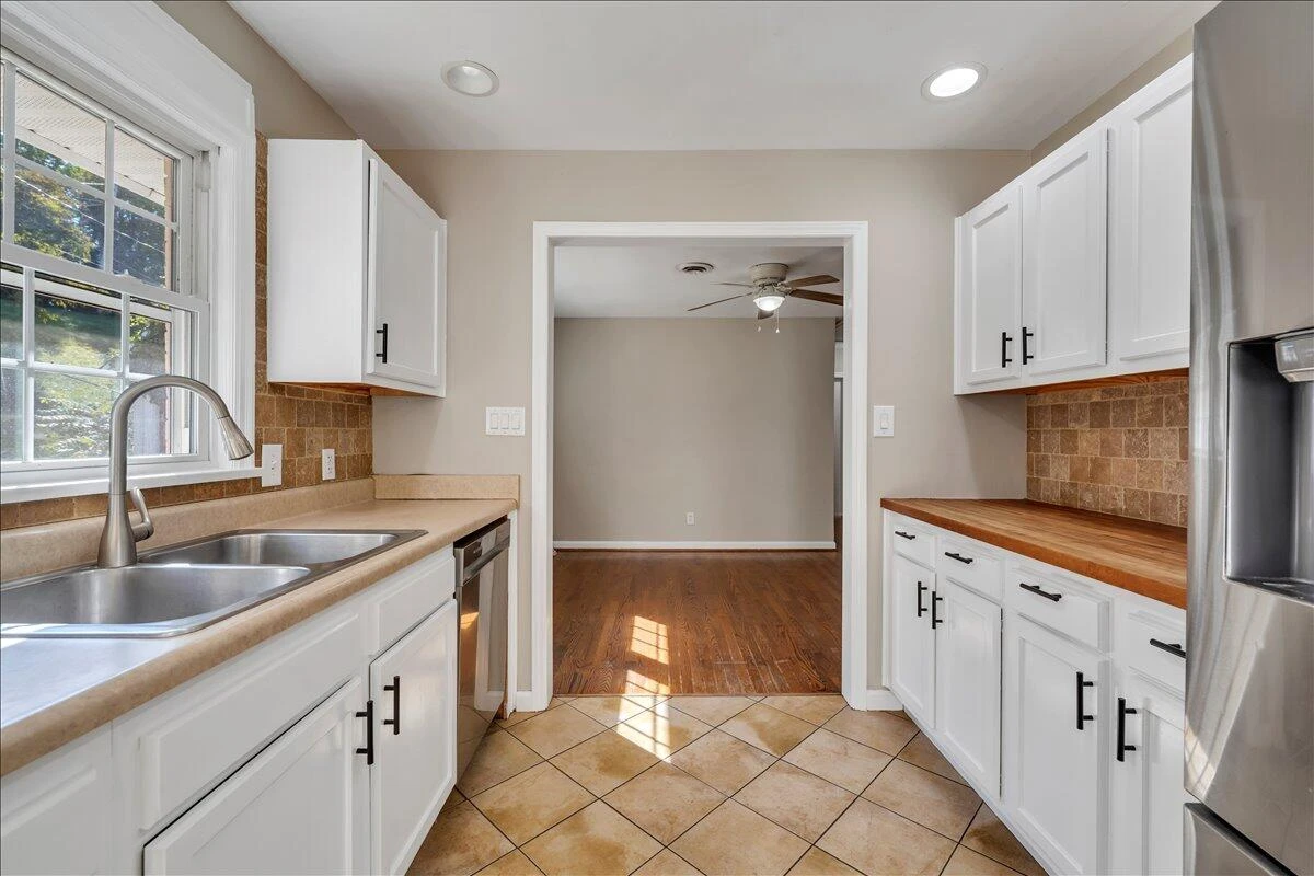 3328 Fleetwood AVE - Photo 25