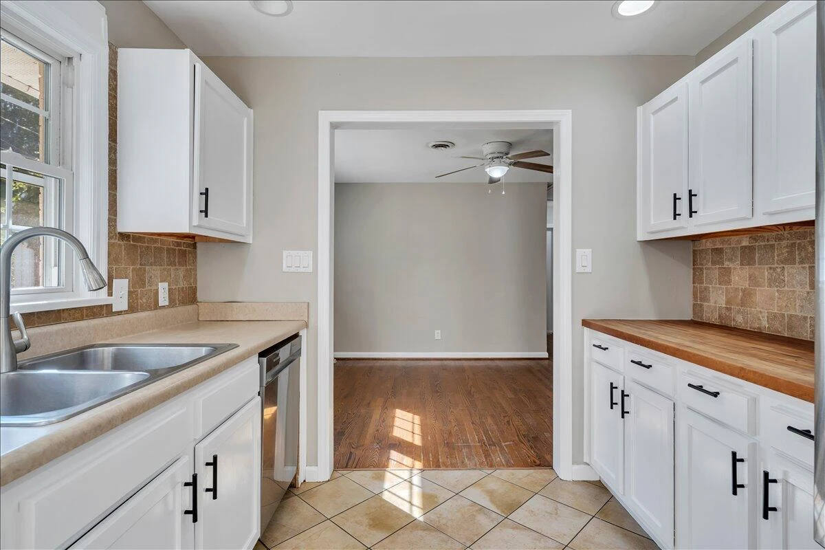3328 Fleetwood AVE - Photo 26