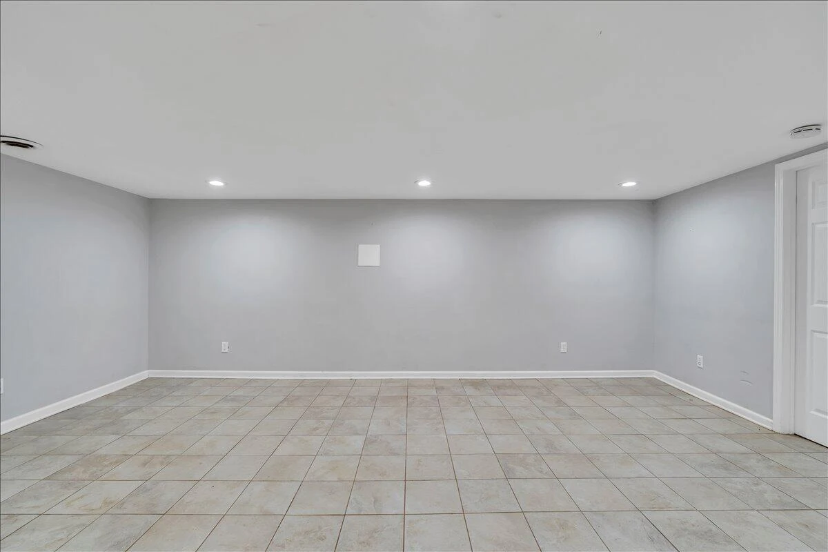 3328 Fleetwood AVE - Photo 37