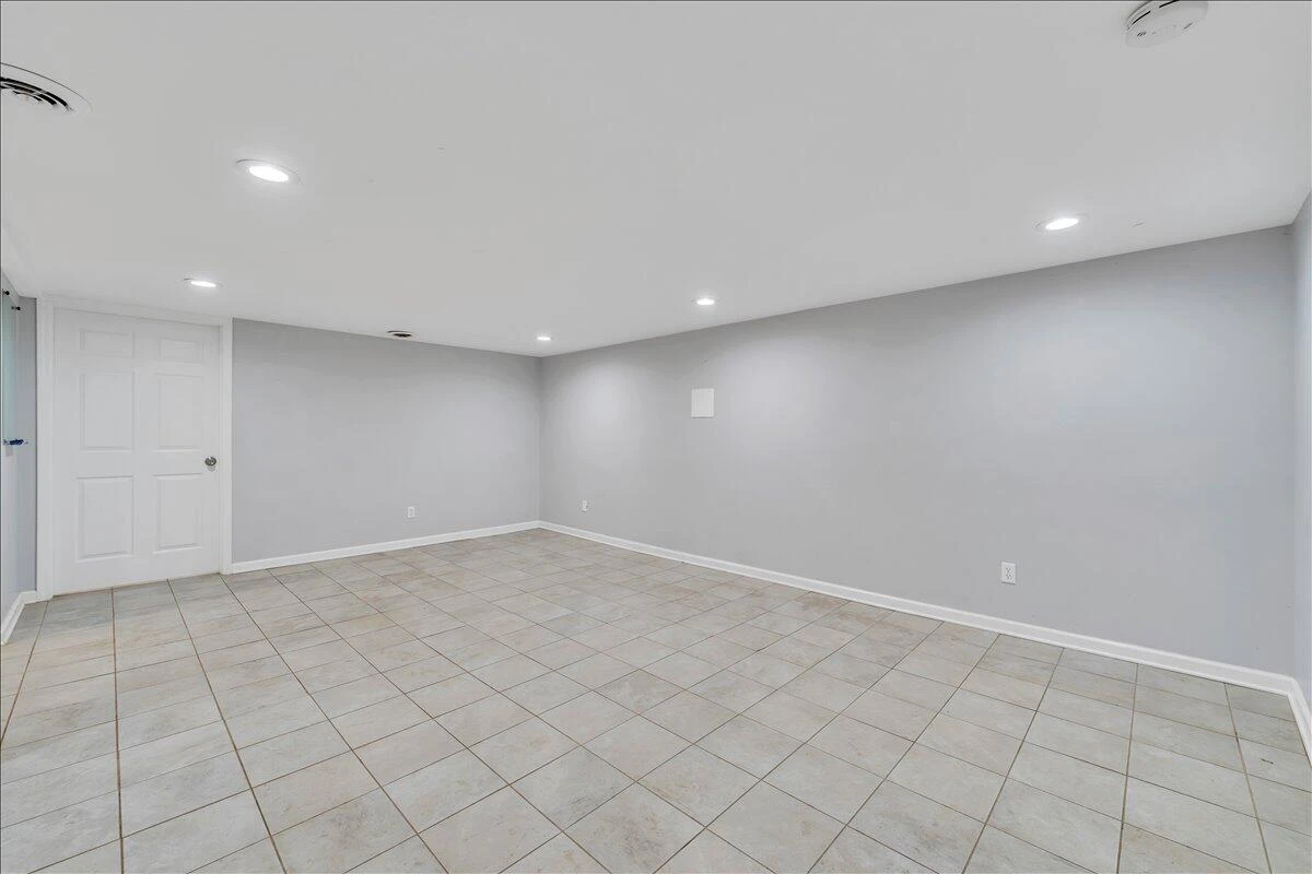 3328 Fleetwood AVE - Photo 38