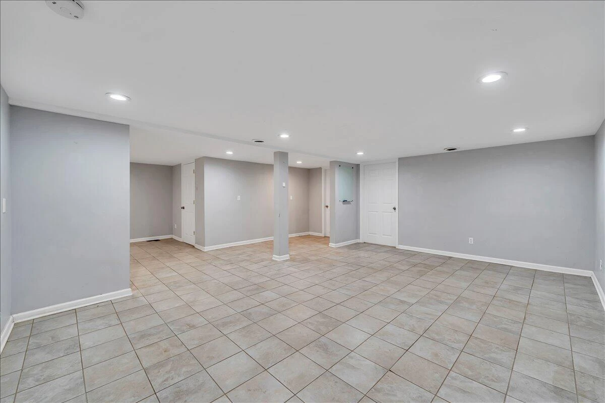 3328 Fleetwood AVE - Photo 39