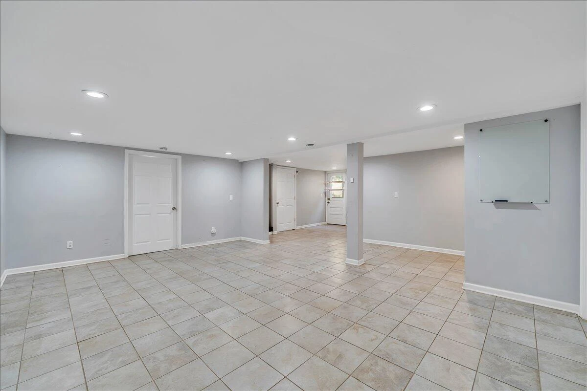 3328 Fleetwood AVE - Photo 40