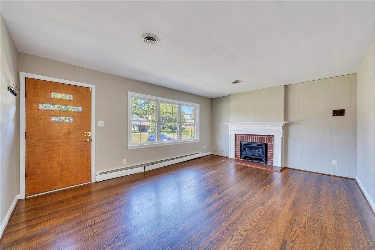 3328 Fleetwood AVE - Photo 7