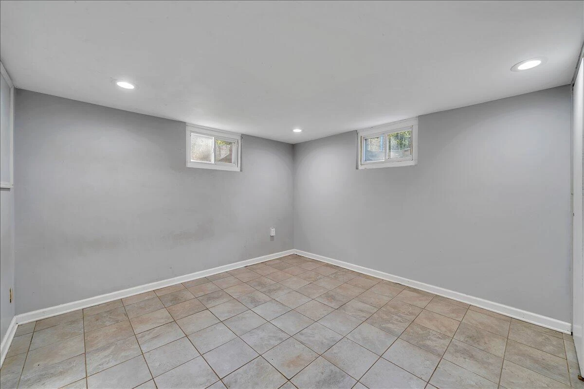 3328 Fleetwood AVE - Photo 43