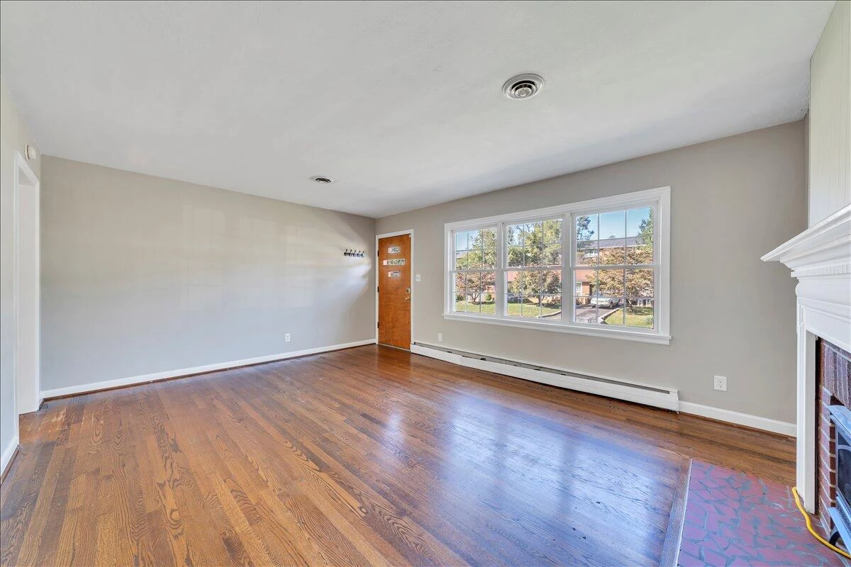 3328 Fleetwood AVE - Photo 9