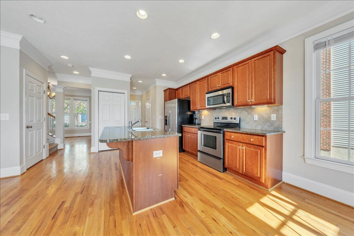 3818 Greenway DR SW - Photo 14