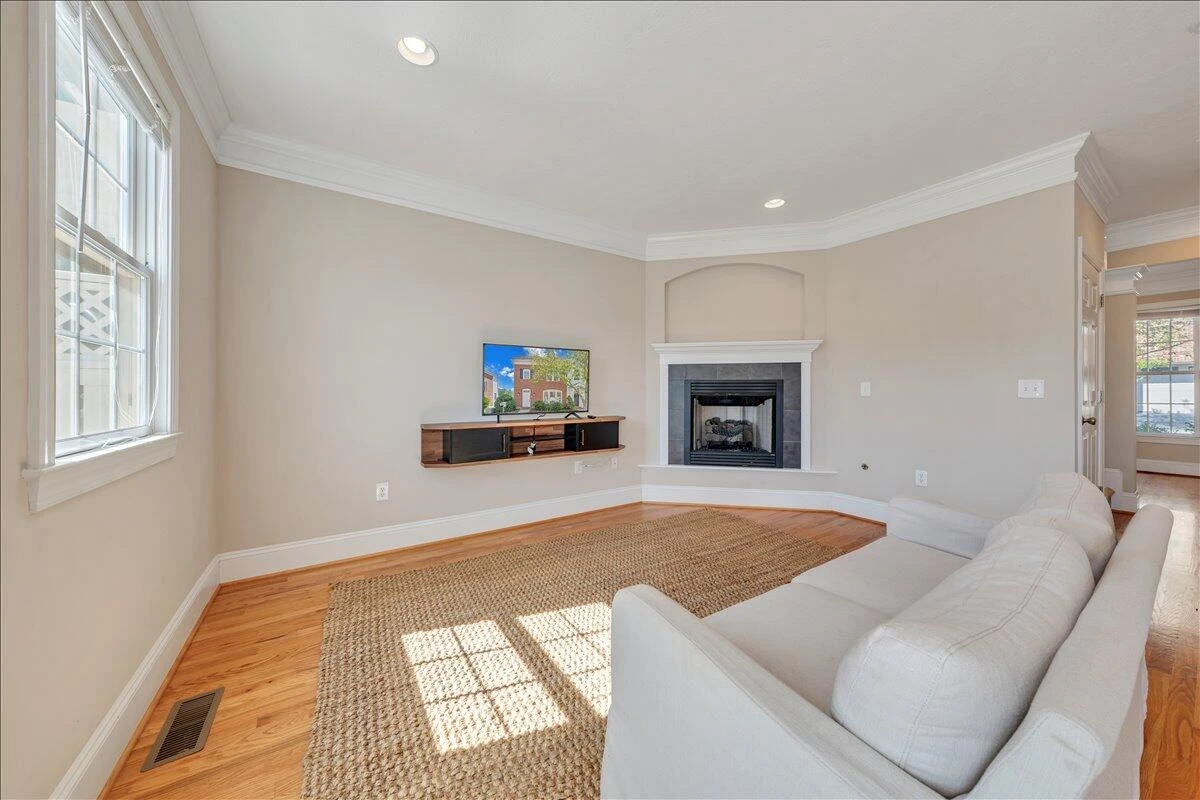 3818 Greenway DR SW - Photo 17