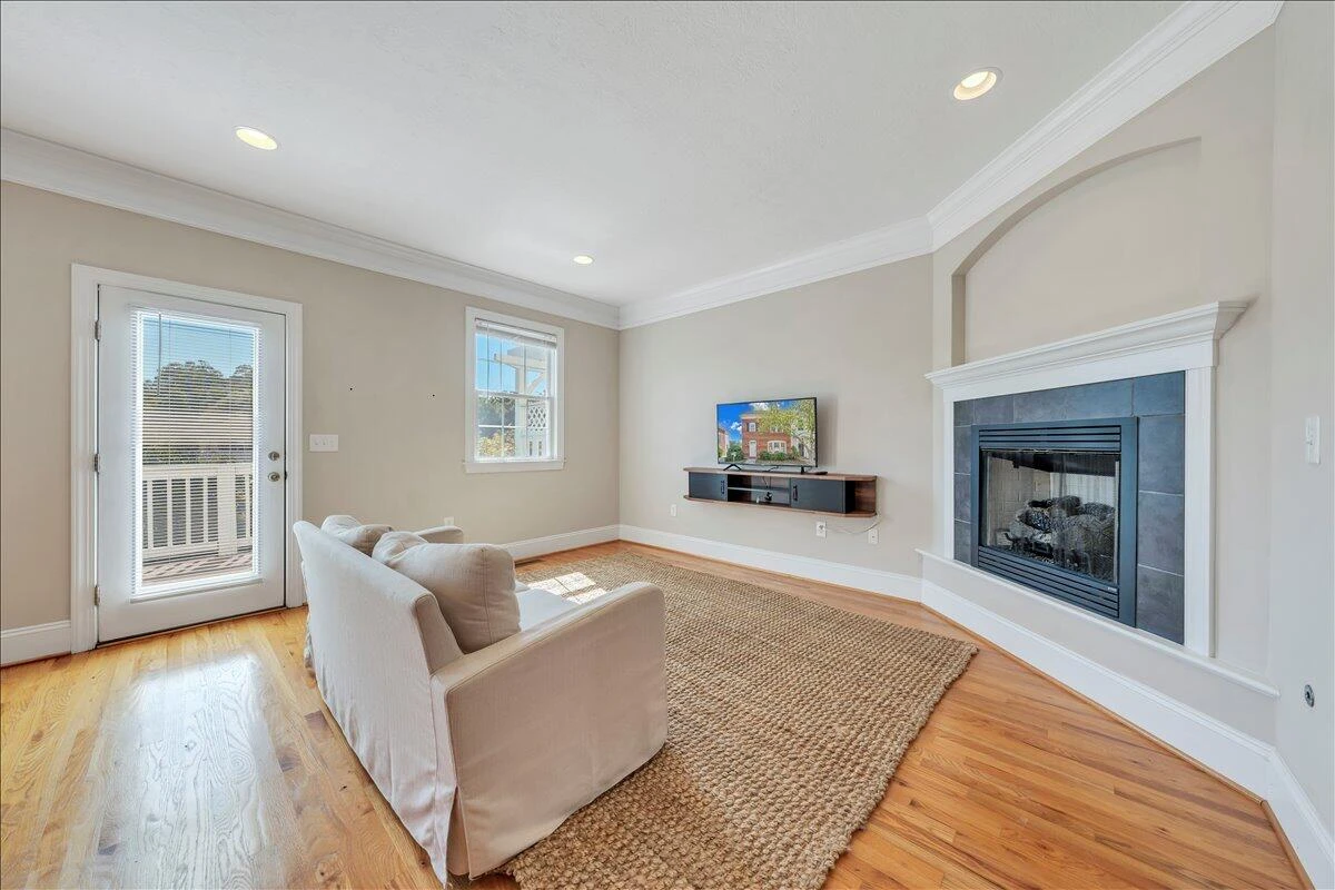 3818 Greenway DR SW - Photo 19