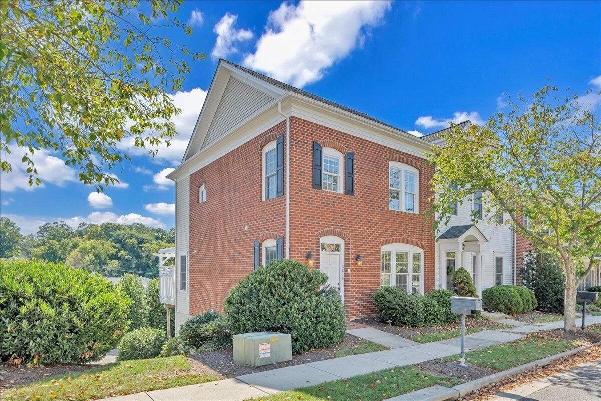 3818 Greenway DR SW - Photo 3
