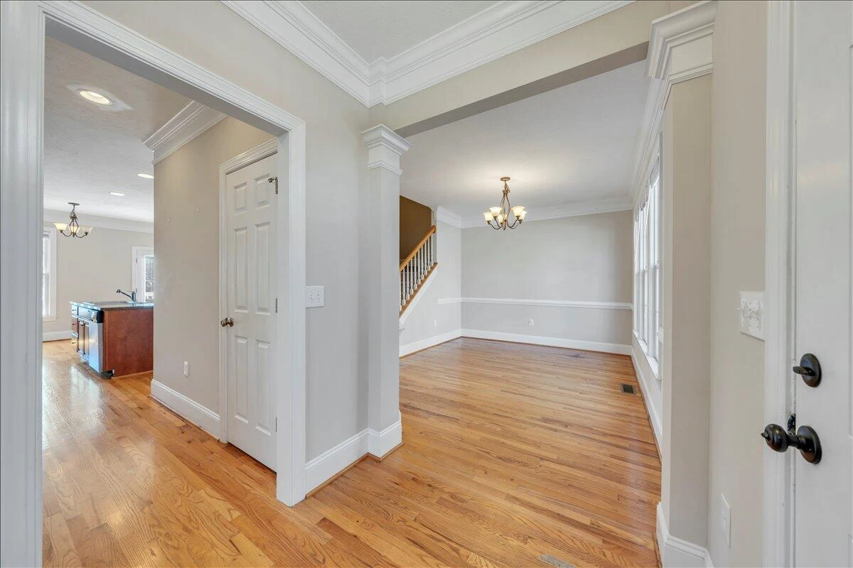 3818 Greenway DR SW - Photo 8