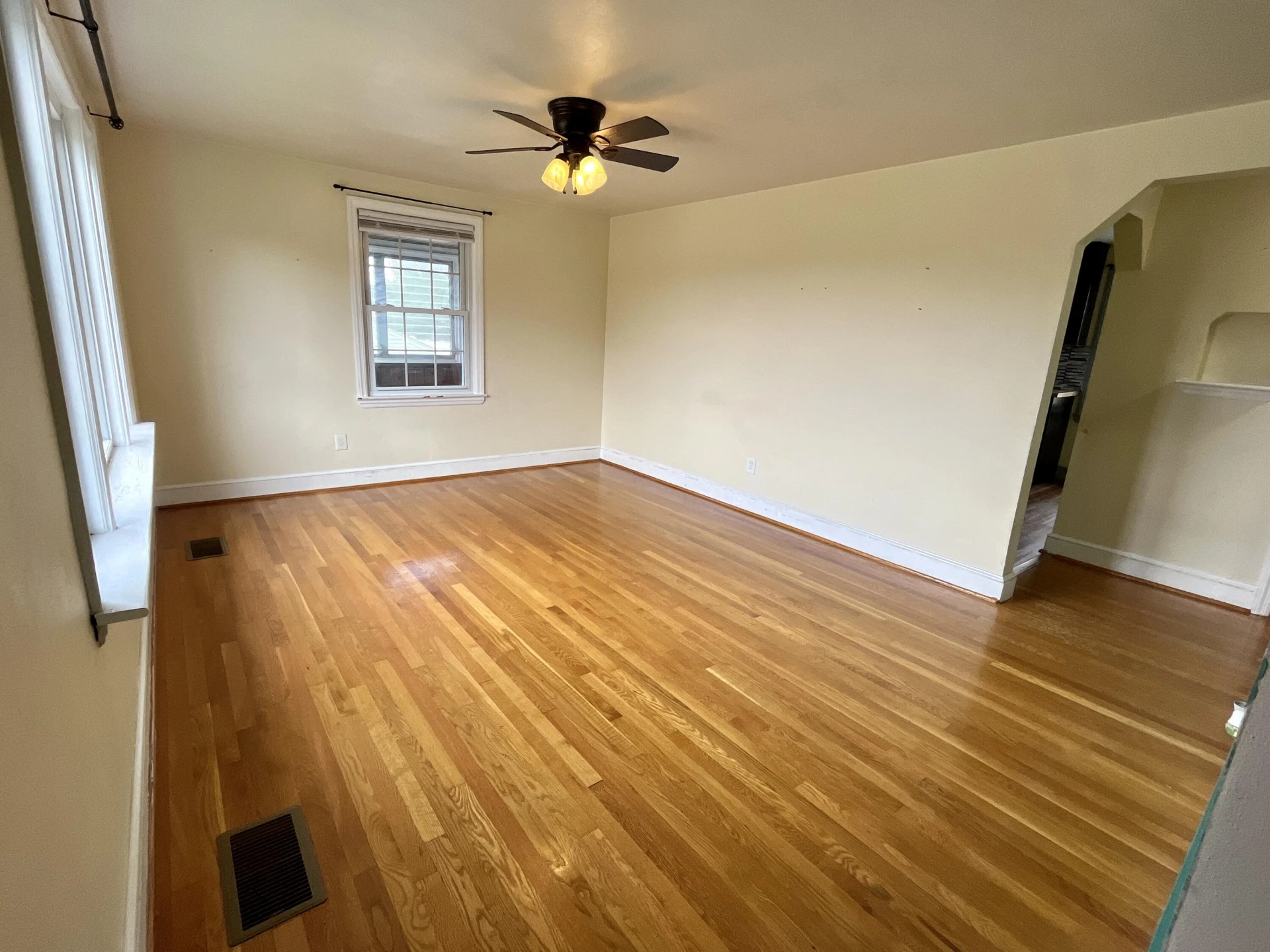 1137 Halliahurst AVE - Photo 4