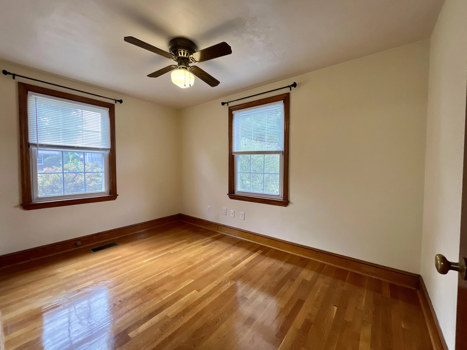 1137 Halliahurst AVE - Photo 9