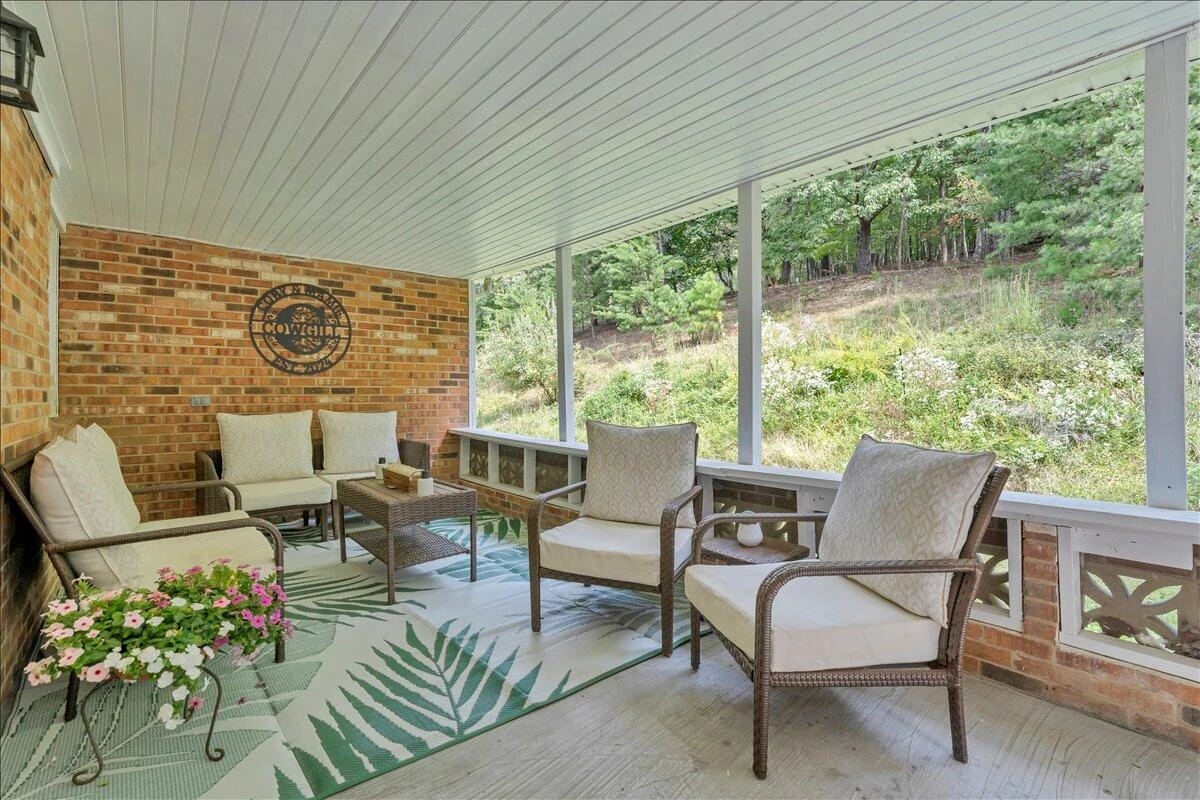 4374 Van Winkle RD SW - Photo 40