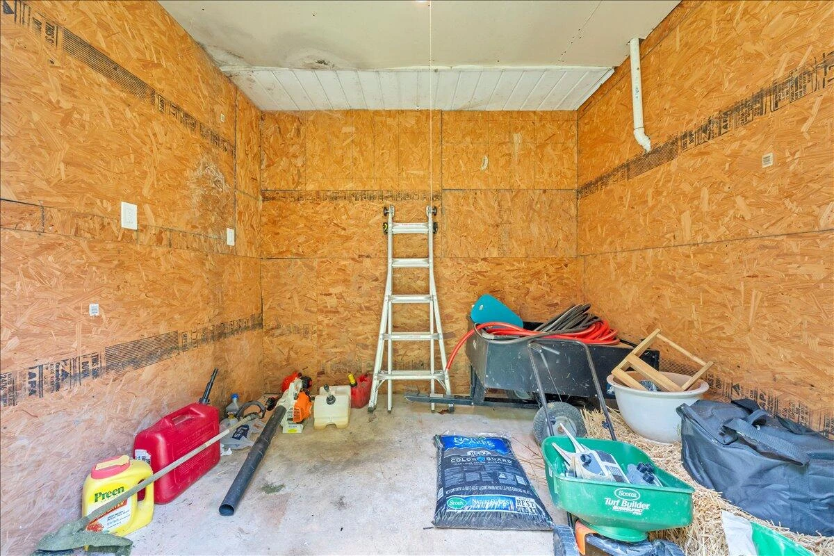 4374 Van Winkle RD SW - Photo 46