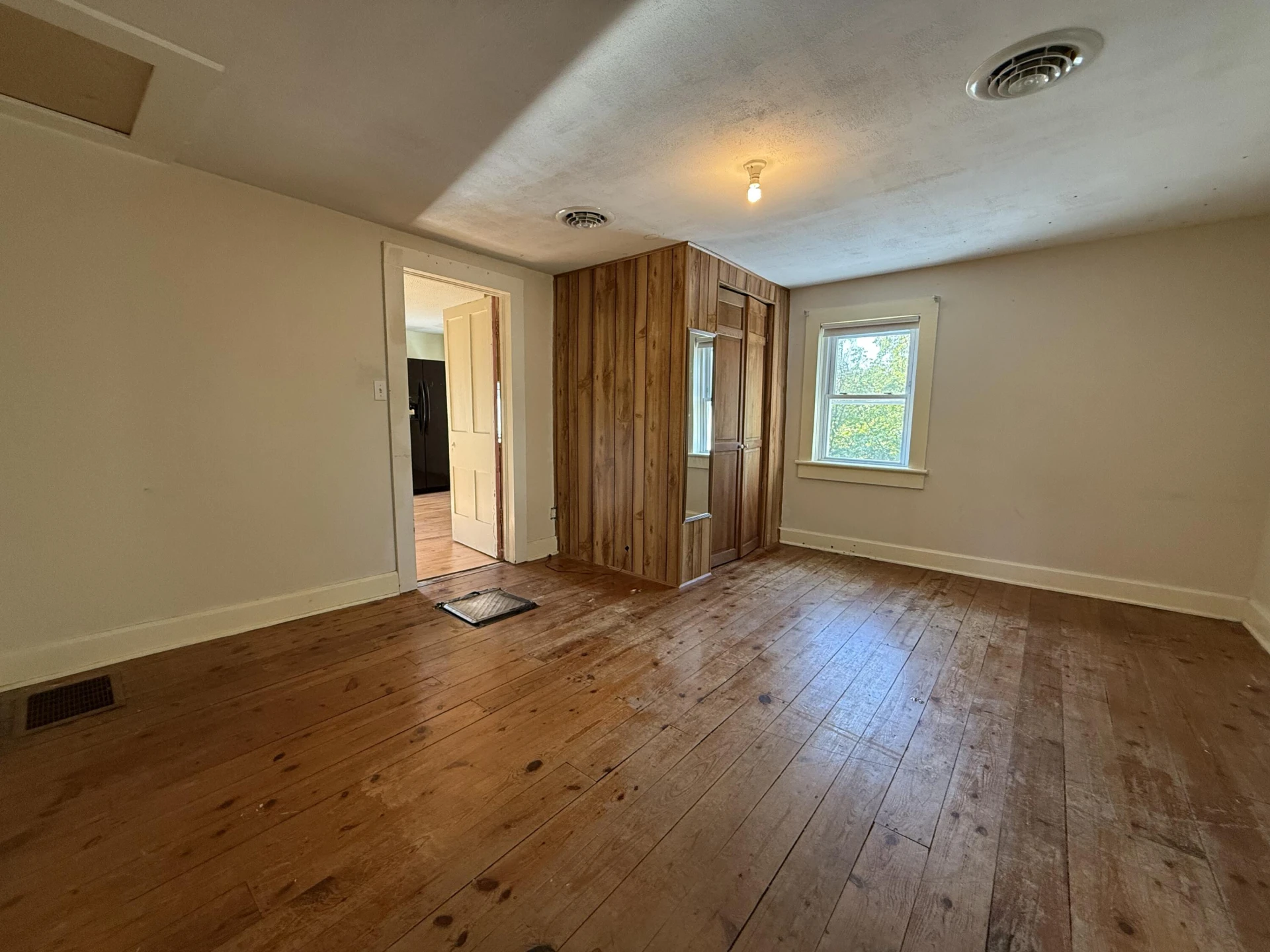 945 Montgomery ST - Photo 11