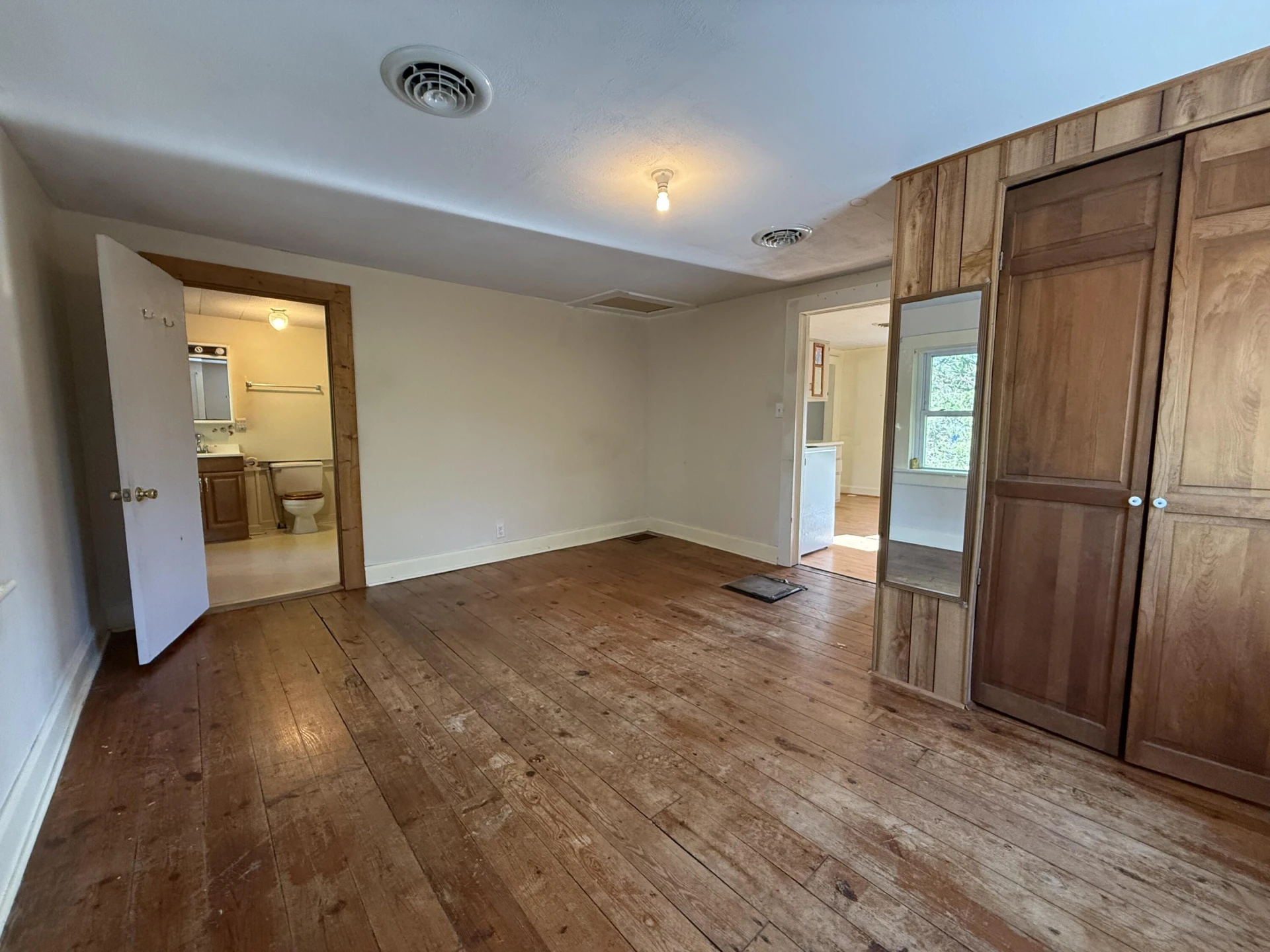 945 Montgomery ST - Photo 12