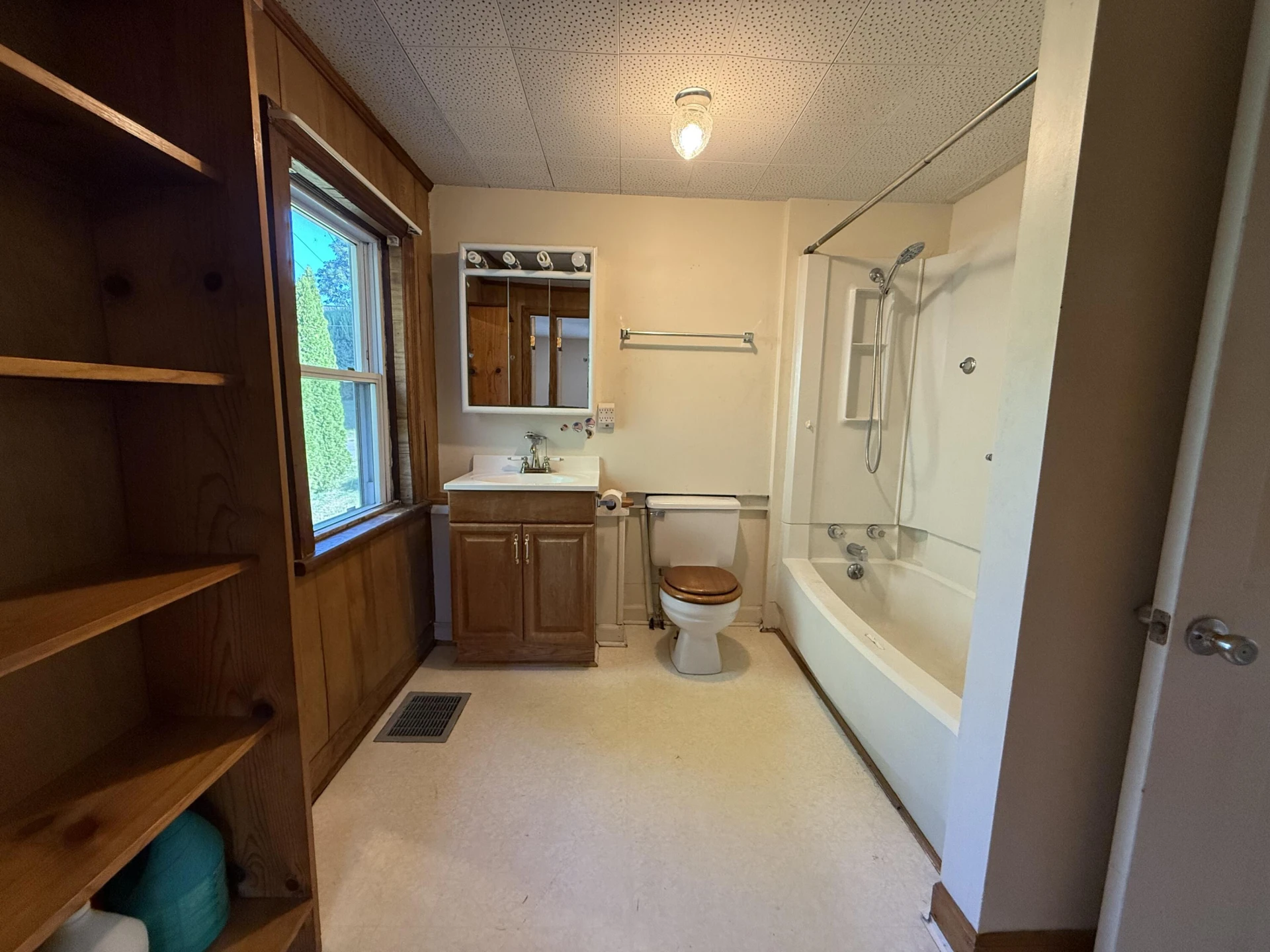 945 Montgomery ST - Photo 13