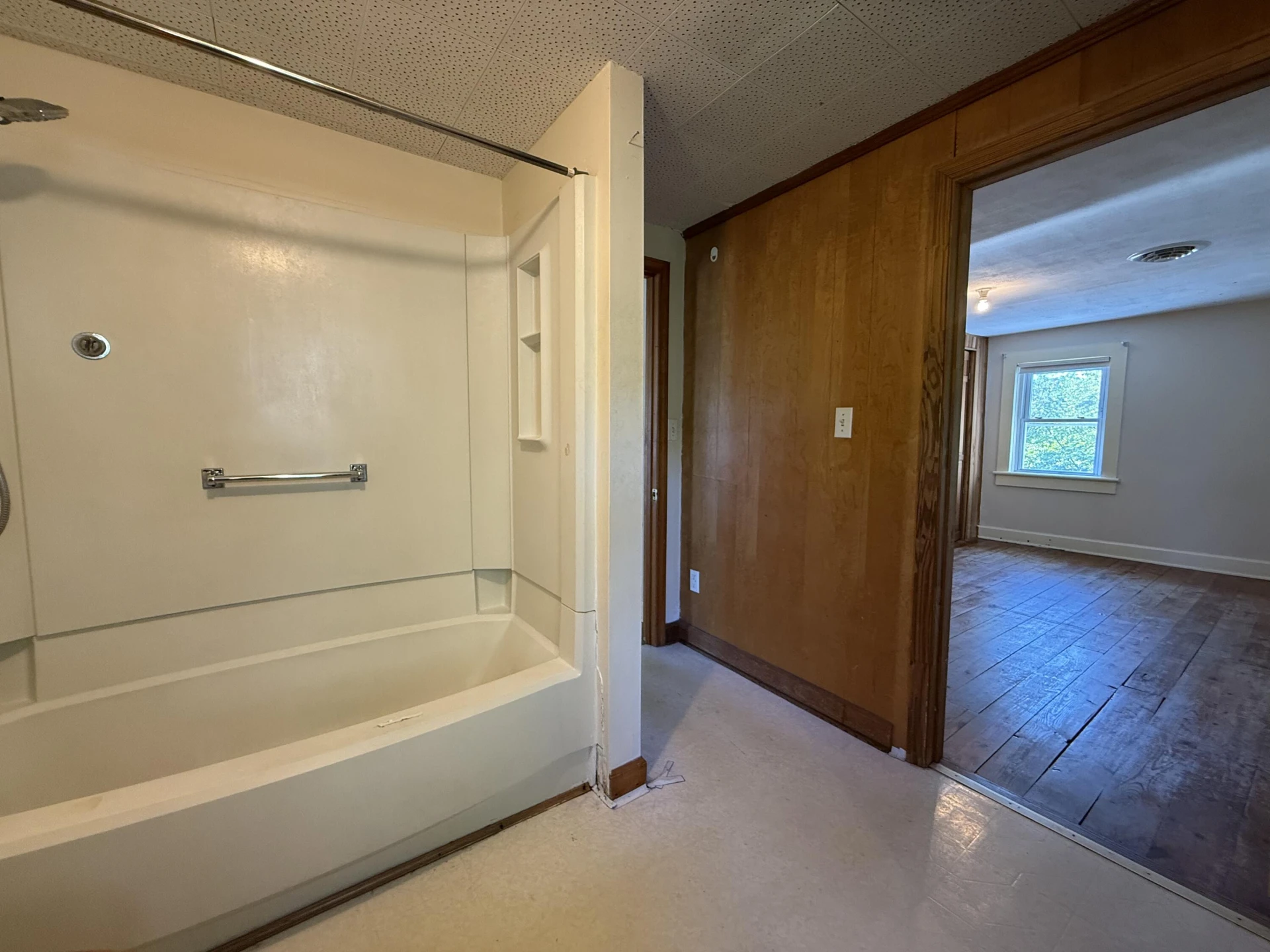 945 Montgomery ST - Photo 14