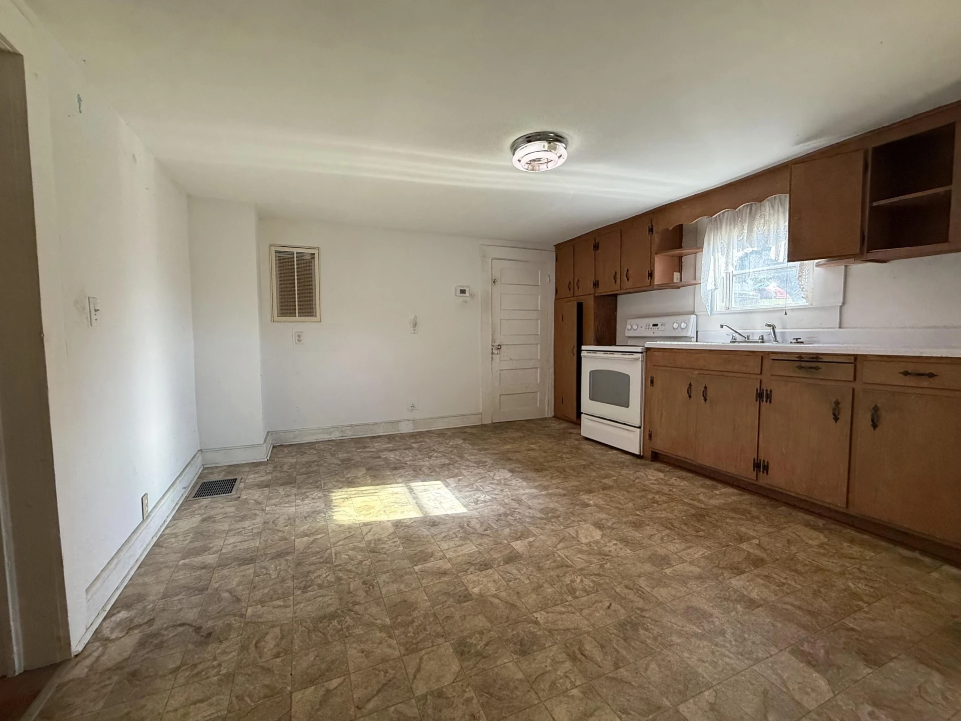 945 Montgomery ST - Photo 16