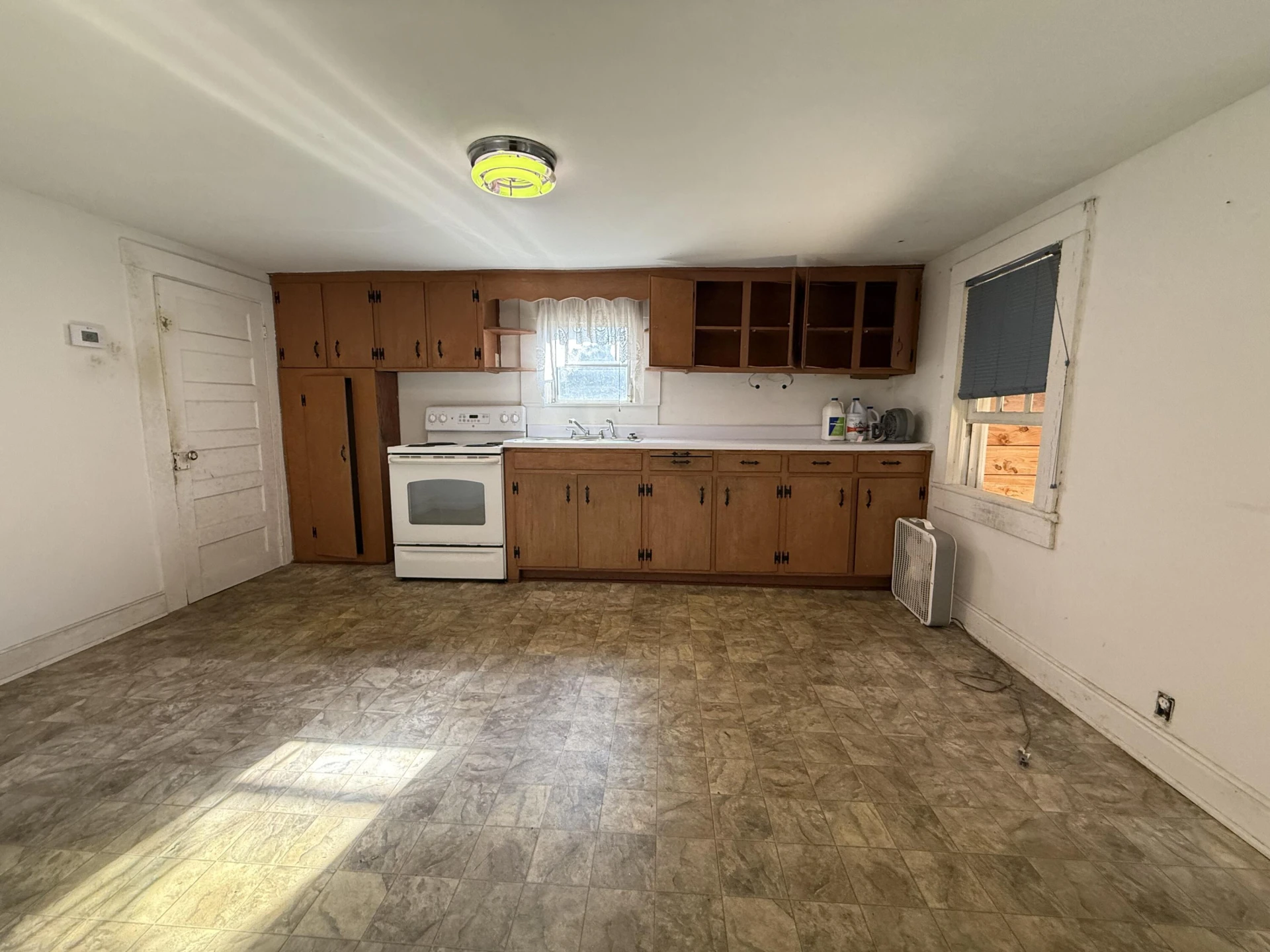 945 Montgomery ST - Photo 17
