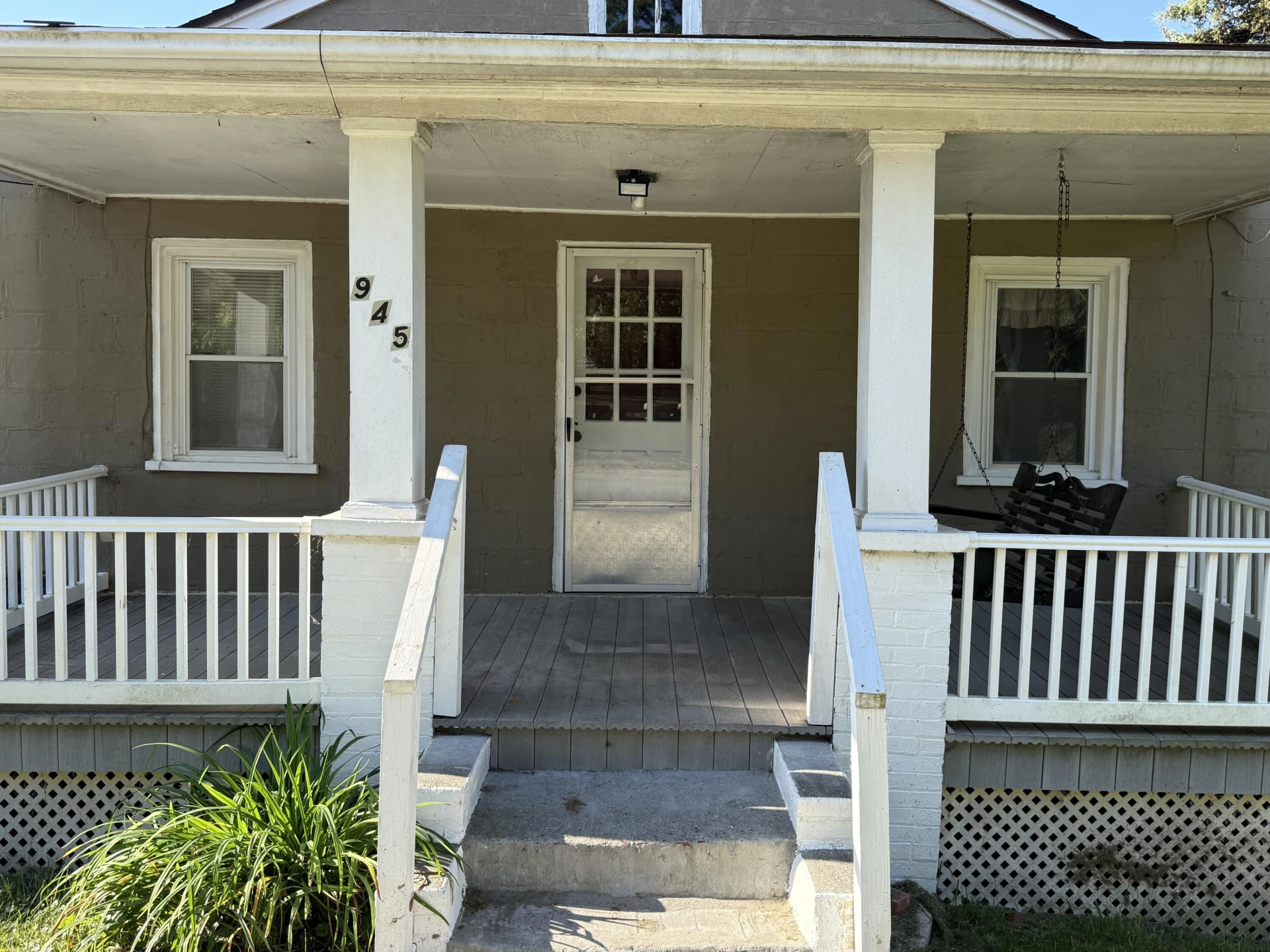 945 Montgomery ST - Photo 3