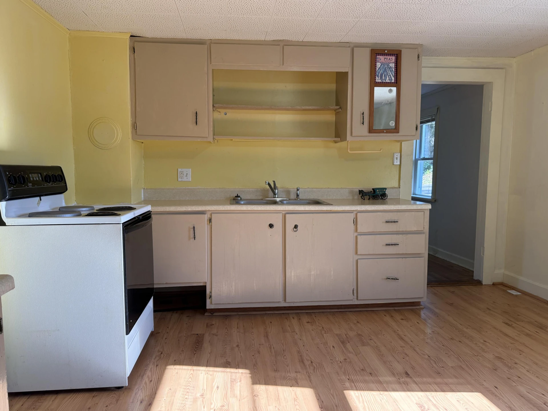 945 Montgomery ST - Photo 8