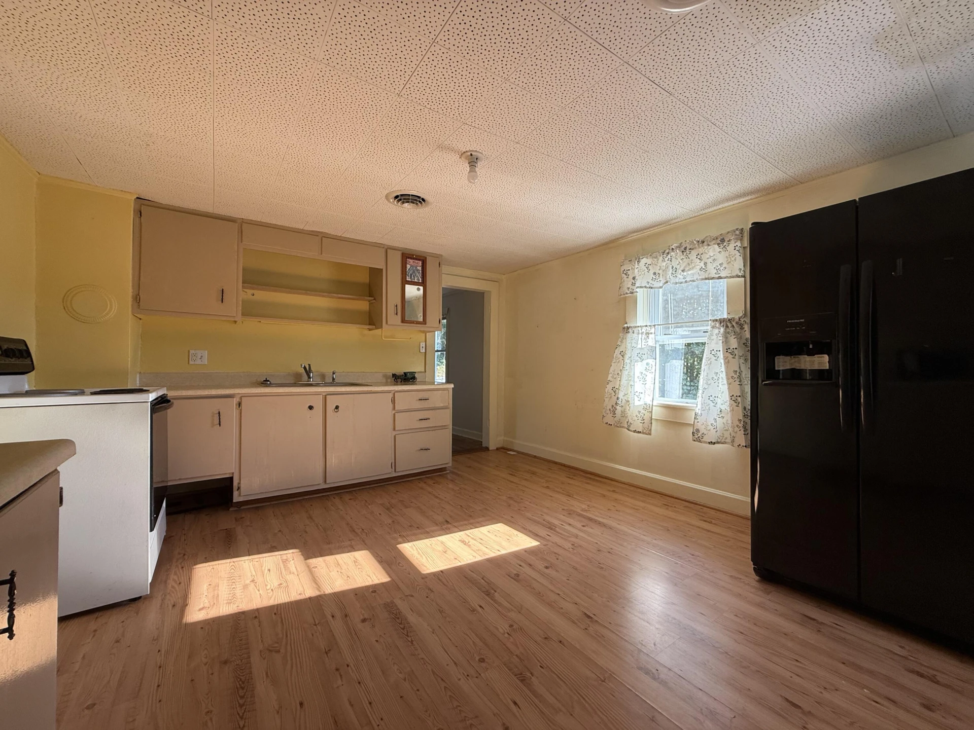 945 Montgomery ST - Photo 9