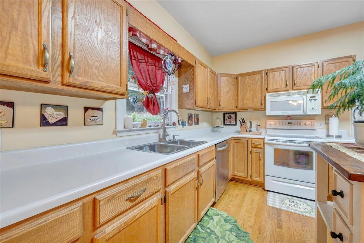 511 White Oak DR - Photo 22
