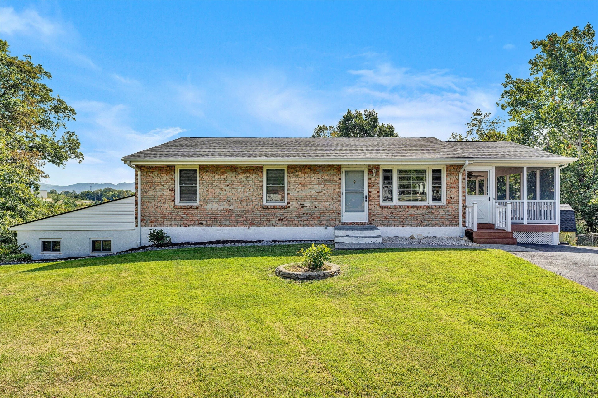 144 Lenox CIR