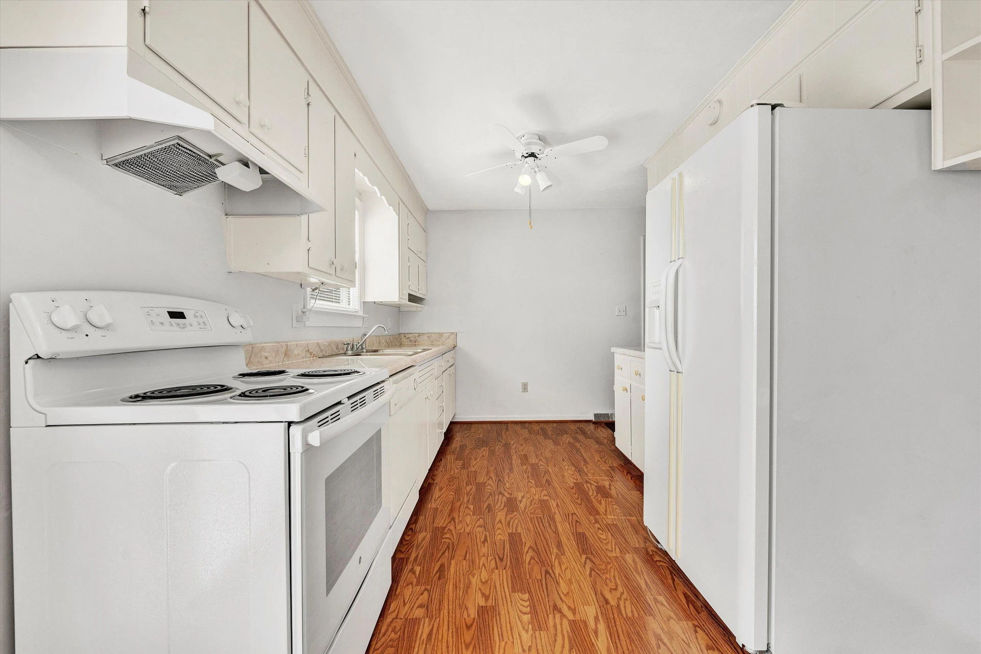 144 Lenox CIR - Photo 11