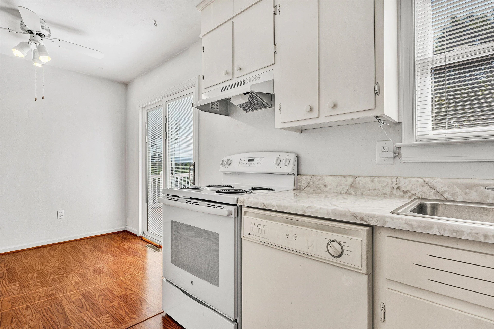 144 Lenox CIR - Photo 15