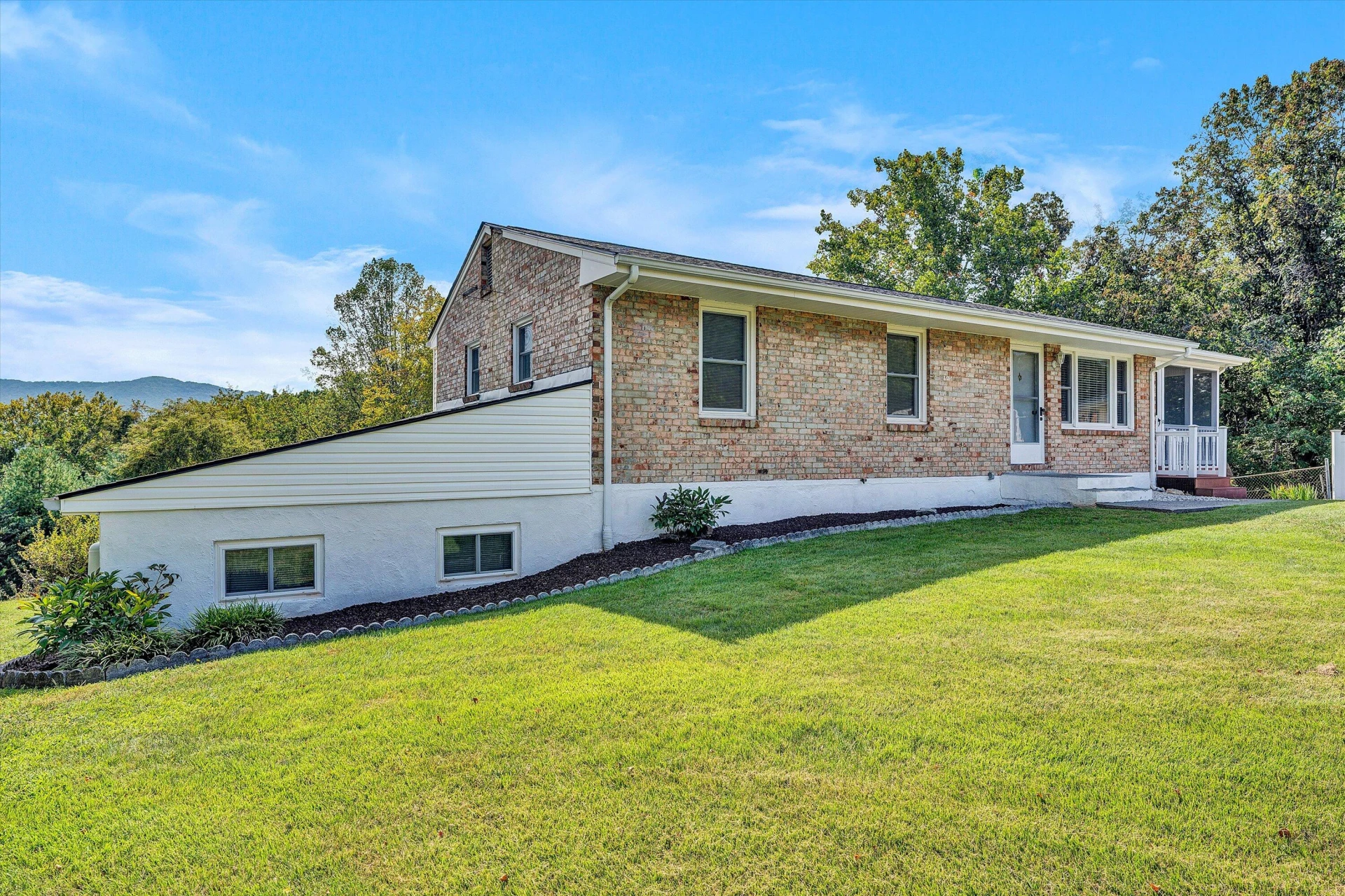 144 Lenox CIR - Photo 2