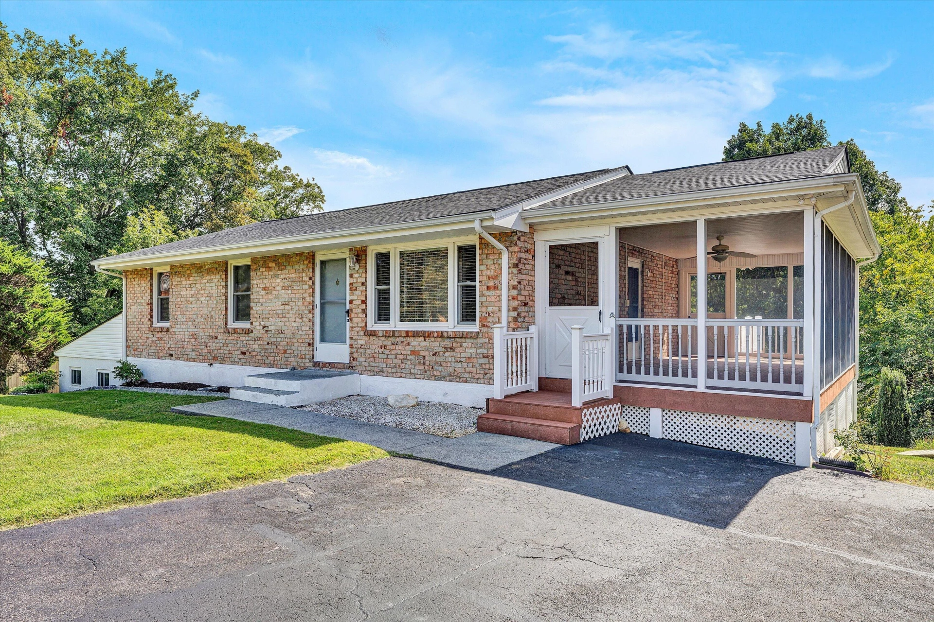 144 Lenox CIR - Photo 3