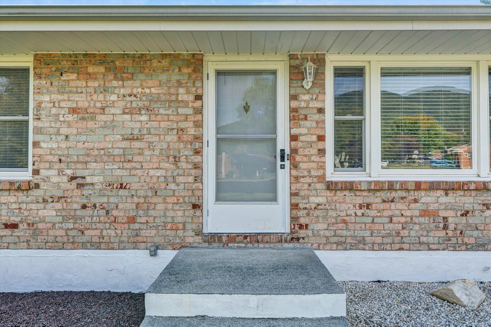 144 Lenox CIR - Photo 5