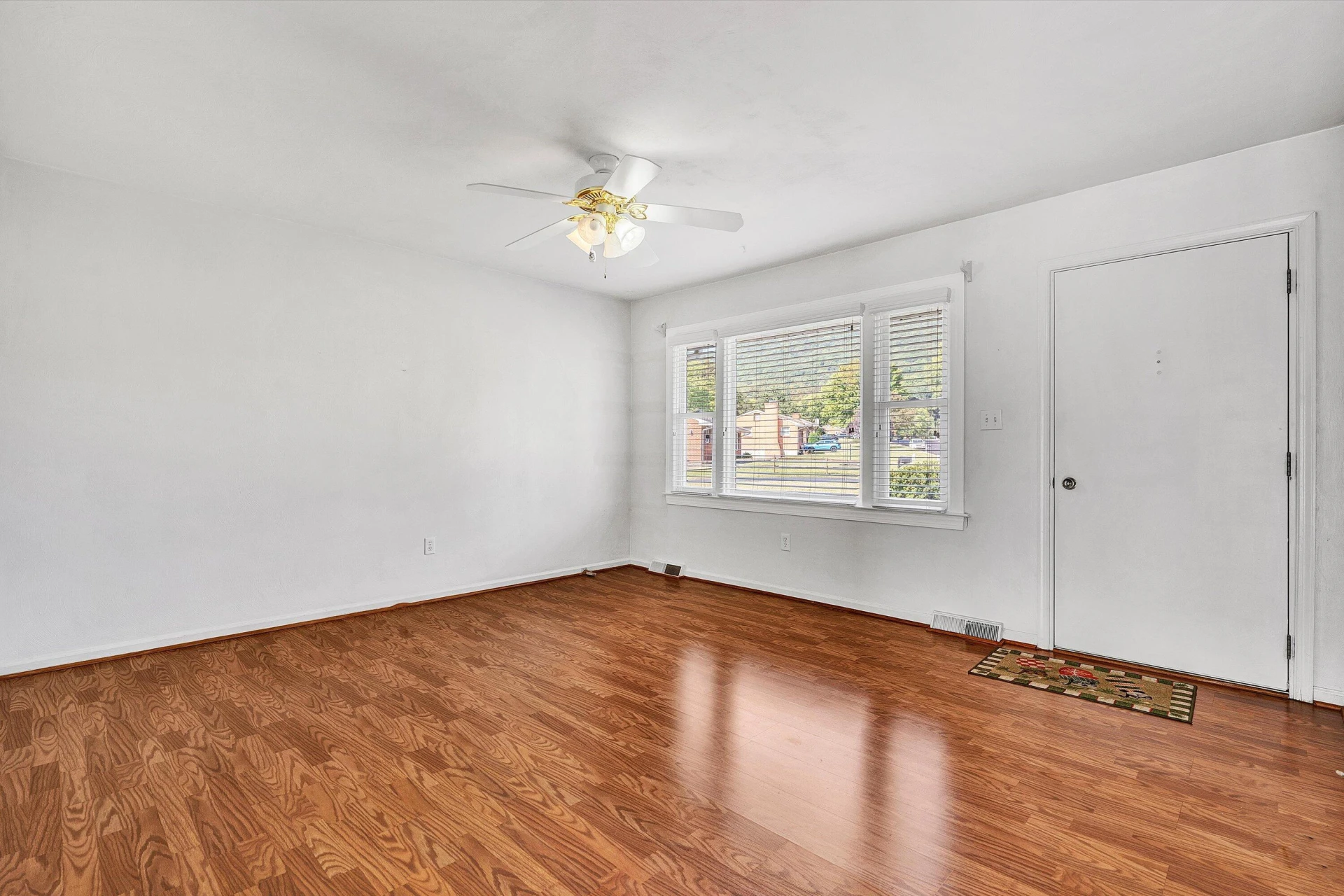 144 Lenox CIR - Photo 7