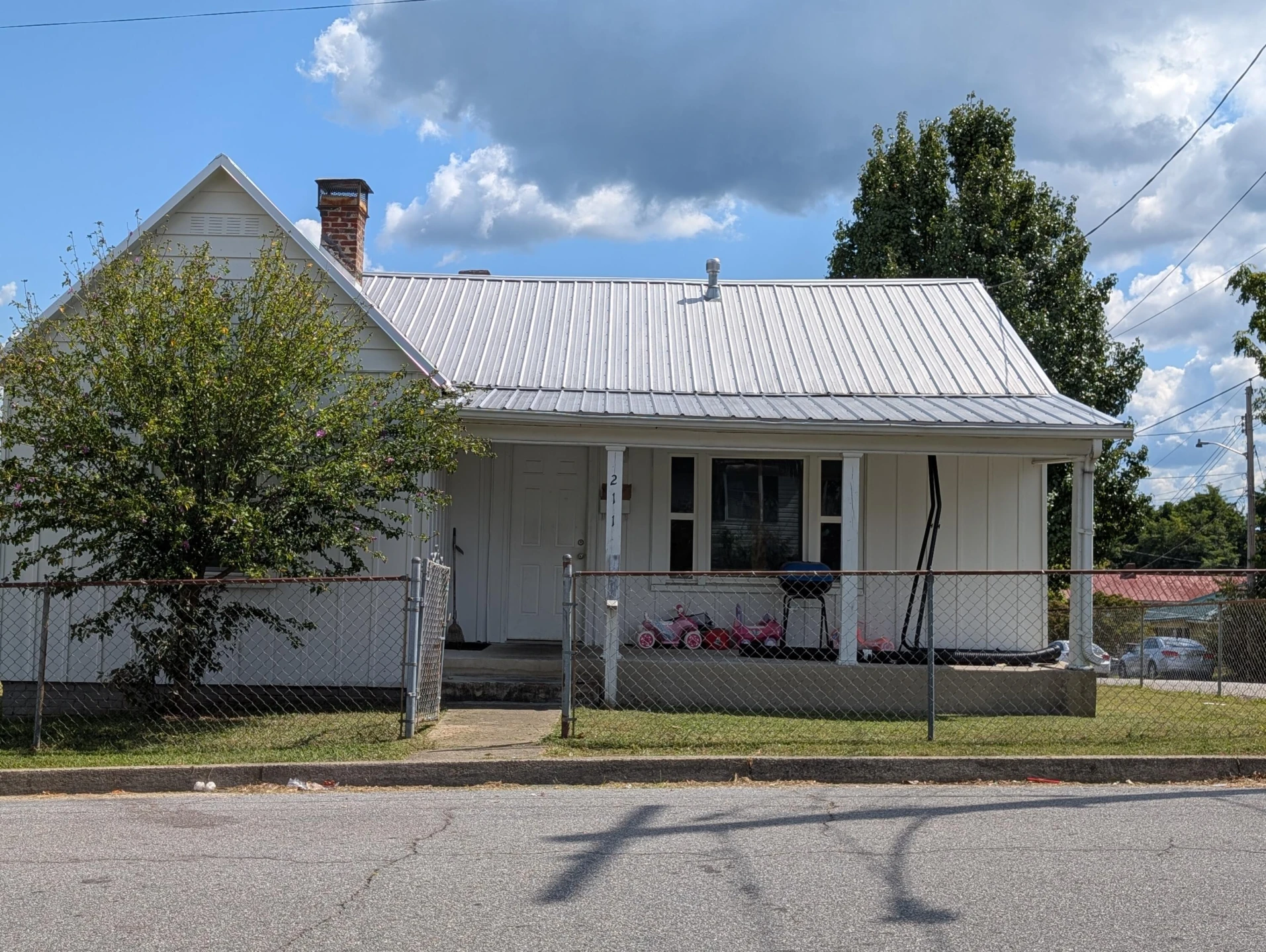 211 3rd ST