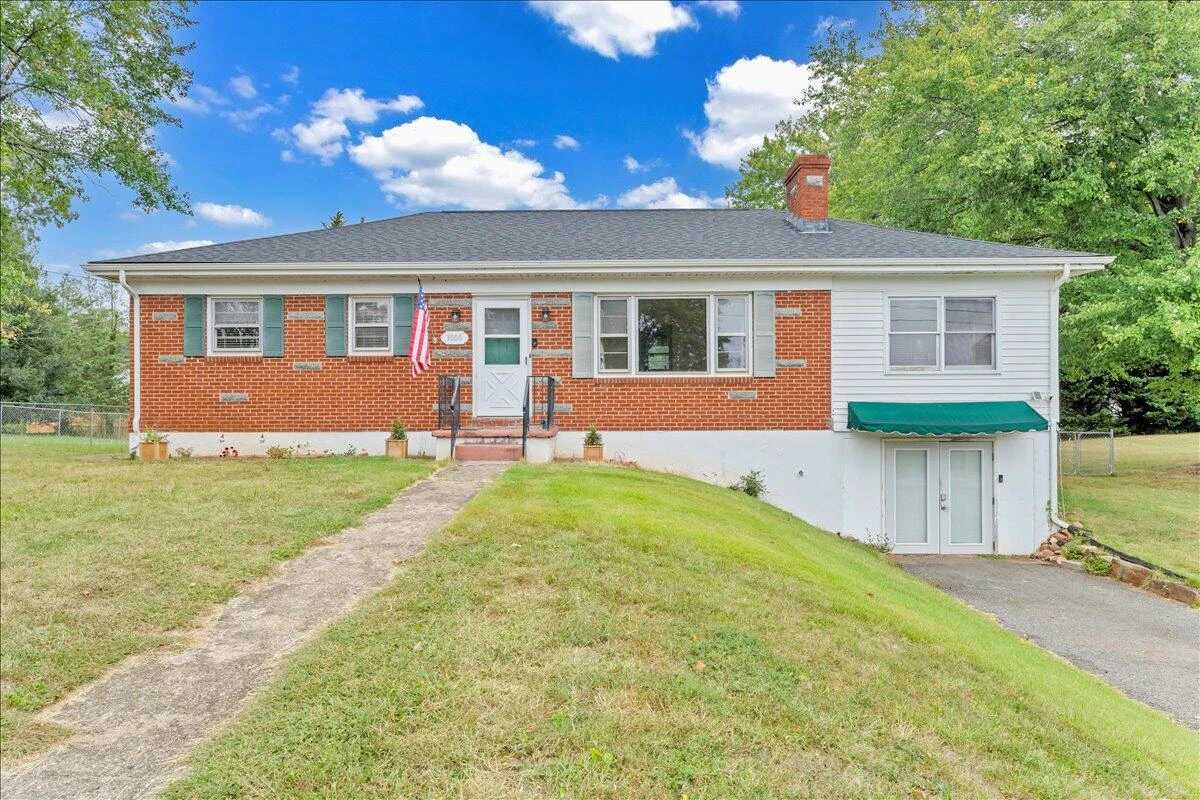 3000 Roundelay RD